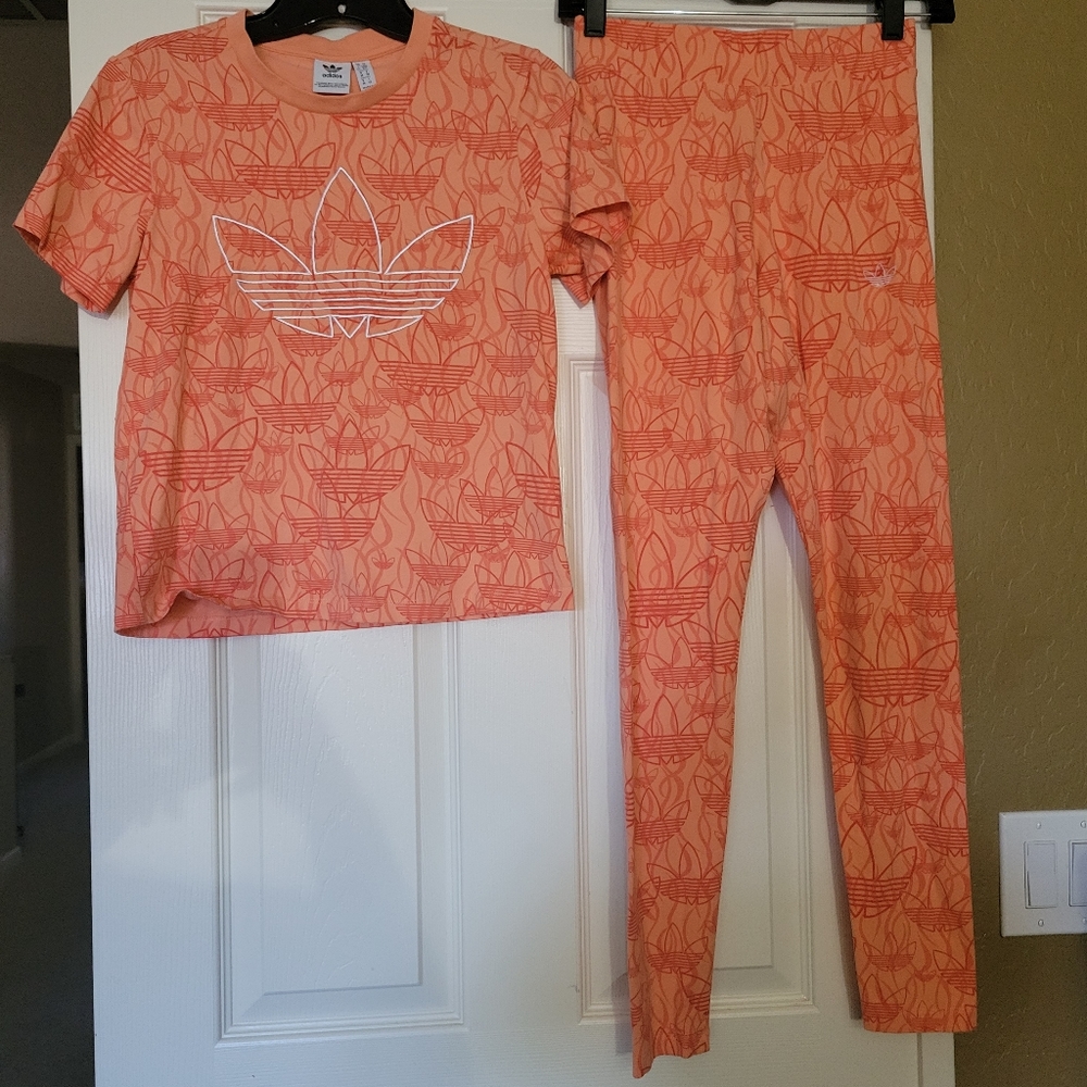 COPY - Adidas Logo AOP Set (S) farm Rio